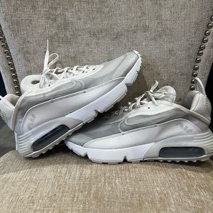 Mike air max 2090 triple white